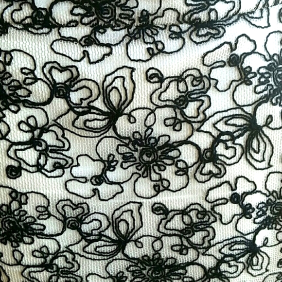 Lo Embroidered Lace Black and White Mini Faux Wrap Skirt Side Pockets Si… - Picture 6 of 9